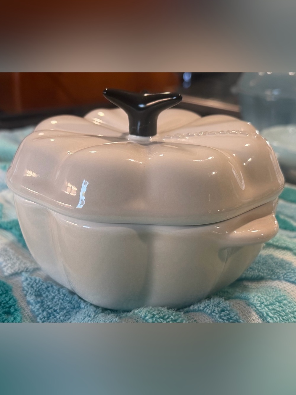New Rare Le Creuset Pumpkin Mini Stoneware Cocotte in Meringue White Cream